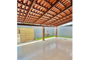 Casa de 3 quartos sendo um suíte