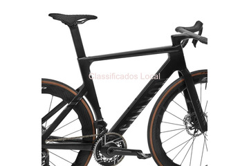 2025 Canyon Aeroad CFR AXS Road Bike (WAREHOUSEBIKE)